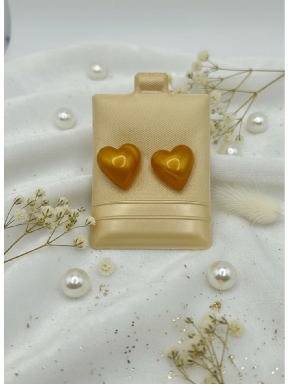 Heart Stud Earrings Amber Gold Tone Resin NWOT Cute Minimalist Jewelry